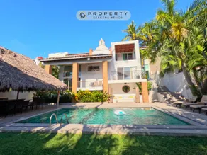 Steps from the beach, pool, games room and privacy! - Image 2