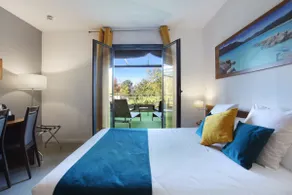 Prestige studio with terrace and garden views - Image 3