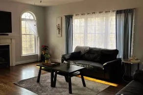 Radiant 4-Bed Haven w/ King suite in N. Wilmington - Image 2