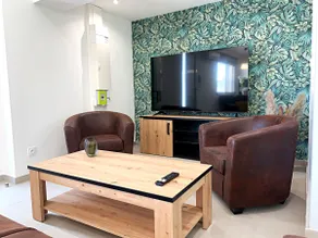 Cozy apartment in a jungle atmosphere - Image 4