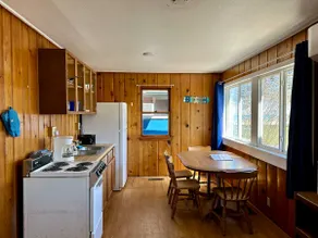 Cottage Cove · Lake Huron Beach Cottage No. 9 - Image 4