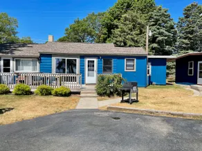 Cottage Cove · Lake Huron Beach Cottage No. 11 - Image 4