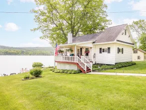 Beautiful Lakefront Property - Image 4