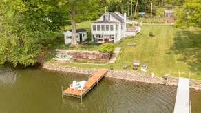 Beautiful Lakefront Property - Image 2