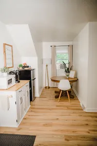 Cozy Guest Suite with Private Entrance - Image 4