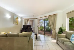 Coral Horizons Top Floor Apt - Image 2