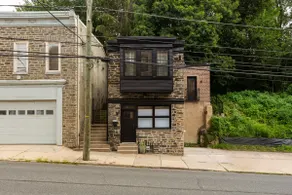 Shurs Lane Cottage, EV Charging, Free Parking - Image 5
