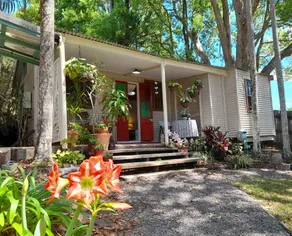 Quirky Cottage in Centre of Maleny, Walk Everywhere - Image 2