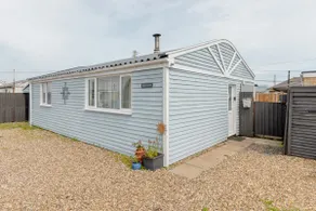 Dog friendly cottage 2 mins to beach with hot tub and Zappi EV - Image 3