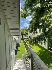 Adorable 1/1 apartment in beautiful Hyde Park - Image 2