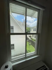Adorable 1/1 apartment in beautiful Hyde Park - Image 3