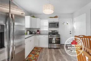 *Clean Spacious Apartment with Room for Everyone! - Image 5
