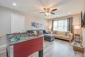 Buckroe Beach Beauty! 7 Beds, Walk to the Beach! - Image 4
