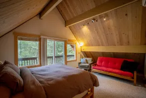 Cedar Retreat - Hot Tub, K9, Sauna, King Bed, Lake - Image 5