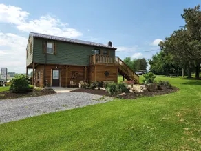 Tackett's Cottage by Lake and State Park - Image 3
