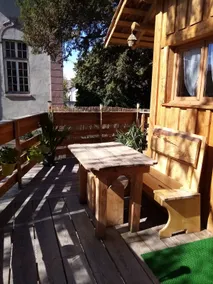 An unusual cabin in the city - Image 4