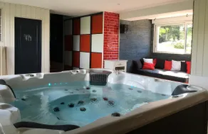 Private Jacuzzi Pool Normandy - Image 3