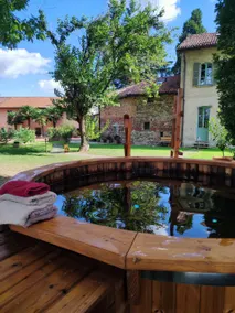 Historic castle with park and biolake for swimming - Image 2