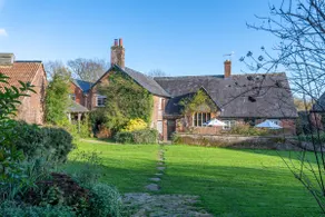 Moorbath Farmhouse with Indoor Pool & Hot Tub - Image 5