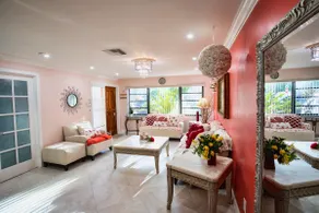 4 Bdrm Cozy & Spacious Home minutes from Hard Rock - Image 4