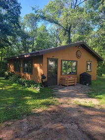 Bigfoot Bungalow of the North: Lake cabin w/woods! - Image 2