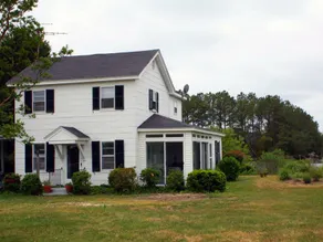 Historic Waterfront Farmhouse and Cottage - Image 4