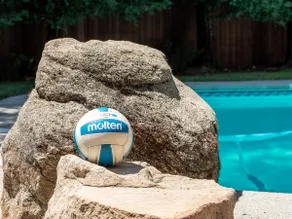 Home oasis with sauna, jacuzzi, pool & heated gazebo! - Image 2