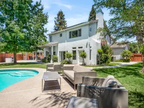 Home oasis with sauna, jacuzzi, pool & heated gazebo! - Image 3