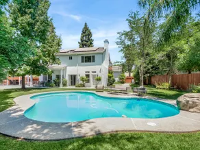 Home oasis with sauna, jacuzzi, pool & heated gazebo! - Image 4