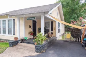 House of Photography–downtown, charming, and fun! - Image 3