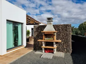 Italian Design 4 værelses villa med stor privat pool og anlagte haver - Image 3