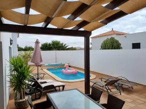 Italian Design 4 værelses villa med stor privat pool og anlagte haver - Image 2
