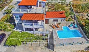 4-Star Seaside Villa near Trogir - Poljica/Marina - Image 4