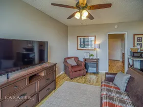 Downtown Apartment #3 - 2BR/2B lol- On the Square - Image 4