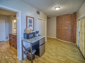 Downtown Apartment #3 - 2BR/2B lol- On the Square - Image 3