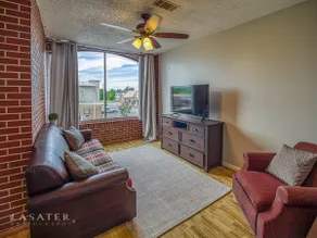 Downtown Apartment #3 - 2BR/2B lol- On the Square - Image 2