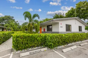Fort Lauderdale, Centrally Located, 2 Bedroom, Sleeps 5 people! Harbourside Flats #4 - Image 3