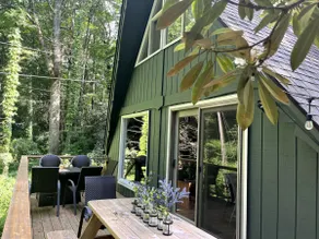Cozy Cottage w Hot Tub, 5 min walk to Main St - Image 5