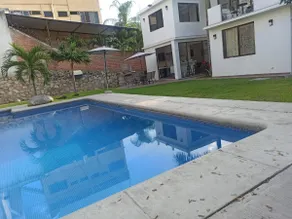 House with large garden, swimming pool, barbecue in Teques - Image 2