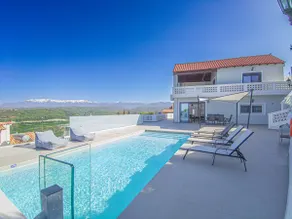Modern villa with infinity pool close to the sea - Image 3