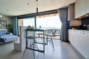 Surfer Caravan Gastro Pub Suites- Adults Only - Image 4