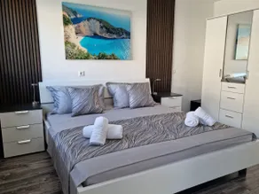 Breathtaking view of Split - heated saltwater pool - Image 2