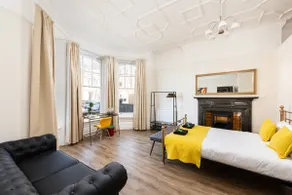 3 Bedroom Garden Apartment Opposite the Beach - Image 2
