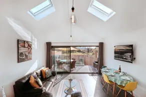 Seaside coastal retreat, sea & sunsets, EV charger - Image 2