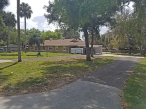 3 BR 2 Bath Home Full Kitchen Pool Boat Parking - Image 3