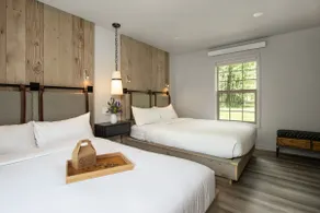 MCR: Modern Creekside Queen Cabin - Image 3