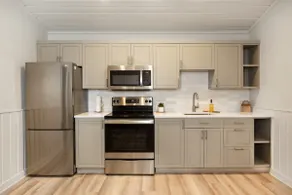 MCR: Modern Creekside Queen Cabin - Image 5