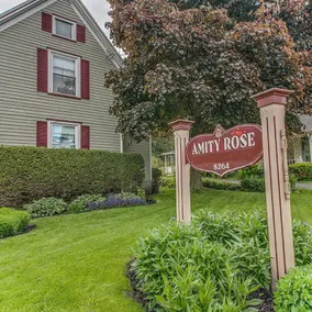 Amity Rose, 5 bed home, free WiFi, close to town - Image 2