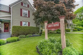 Amity Rose, 5 bed home, free WiFi, close to town - Image 3