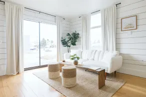 Cozy One Bedroom Farmhouse | 10 min to Everett - Image 2